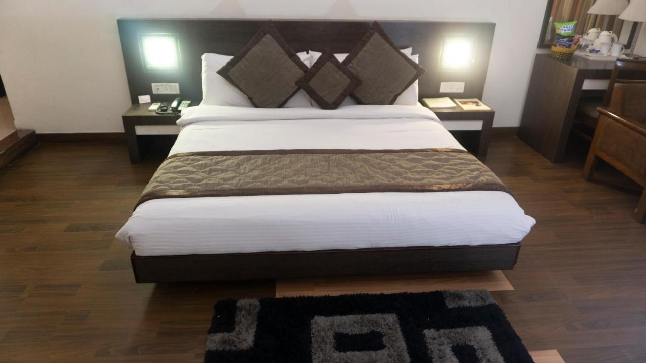 Hotel Mg Regency à Baddi Extérieur photo