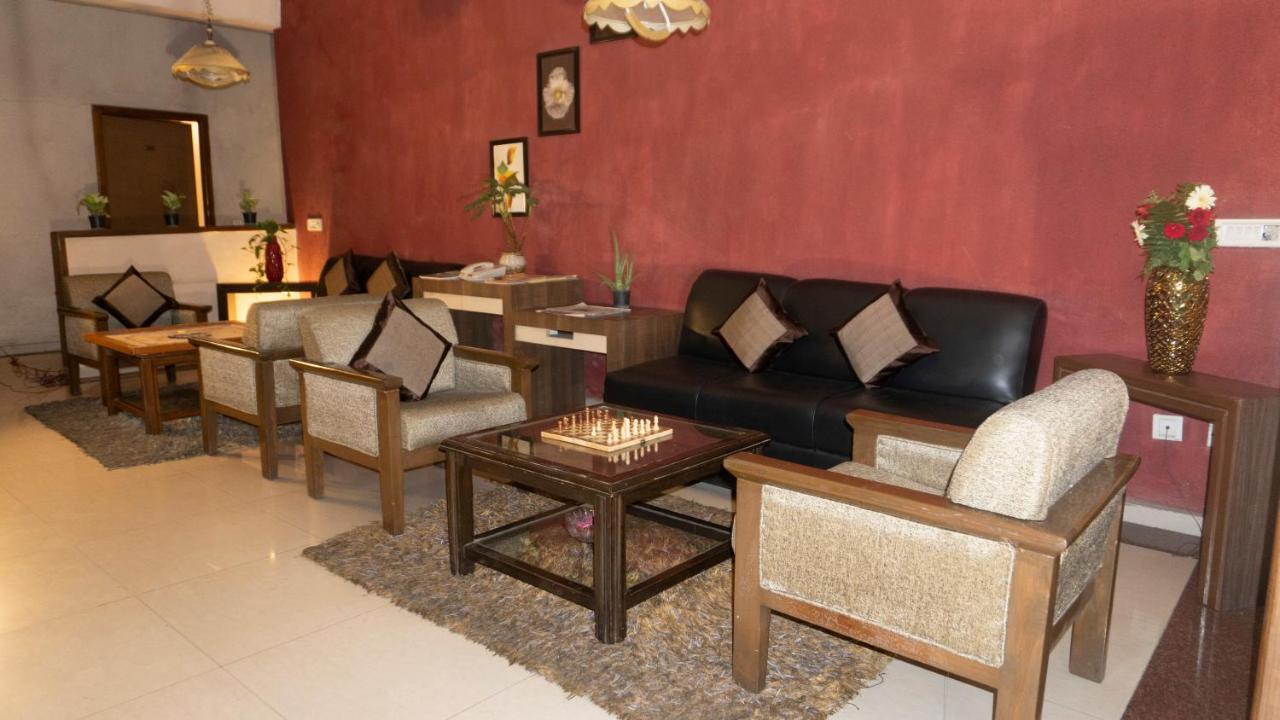 Hotel Mg Regency à Baddi Extérieur photo
