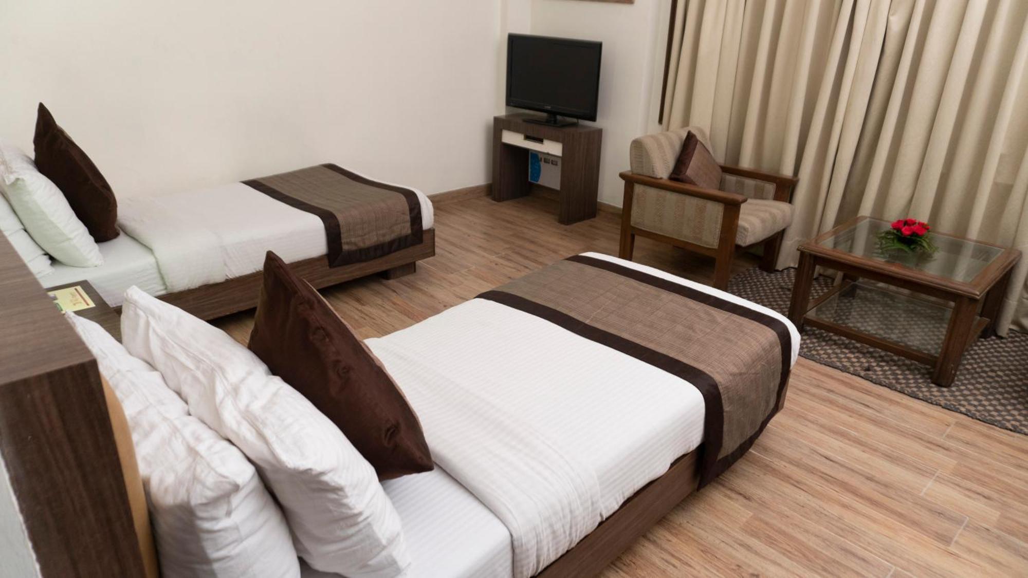 Hotel Mg Regency à Baddi Extérieur photo