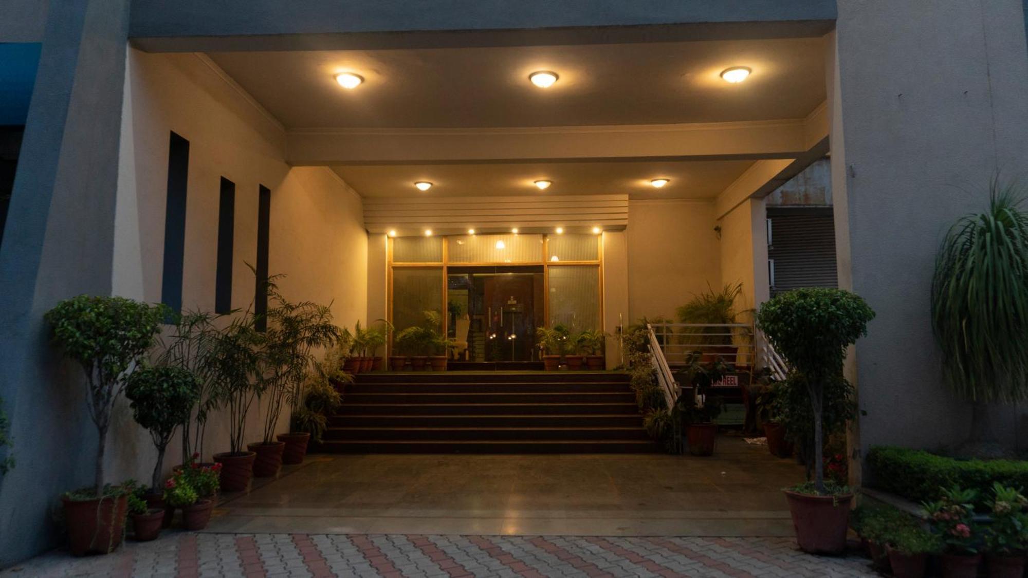 Hotel Mg Regency à Baddi Extérieur photo